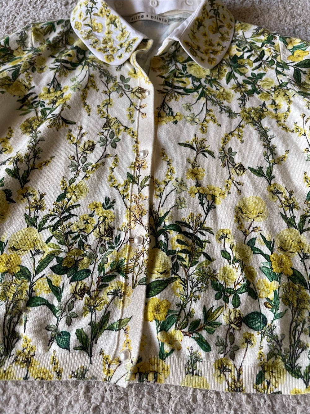 Alice + Olivia CARSON PRINTED CARDIGAN Fresh Air Butter Yellow Floral - Picture 7 of 11
